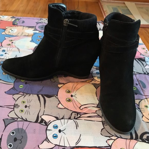 Aquatalia black suede ankle wedged boots, size 8.5 - Picture 3 of 4
